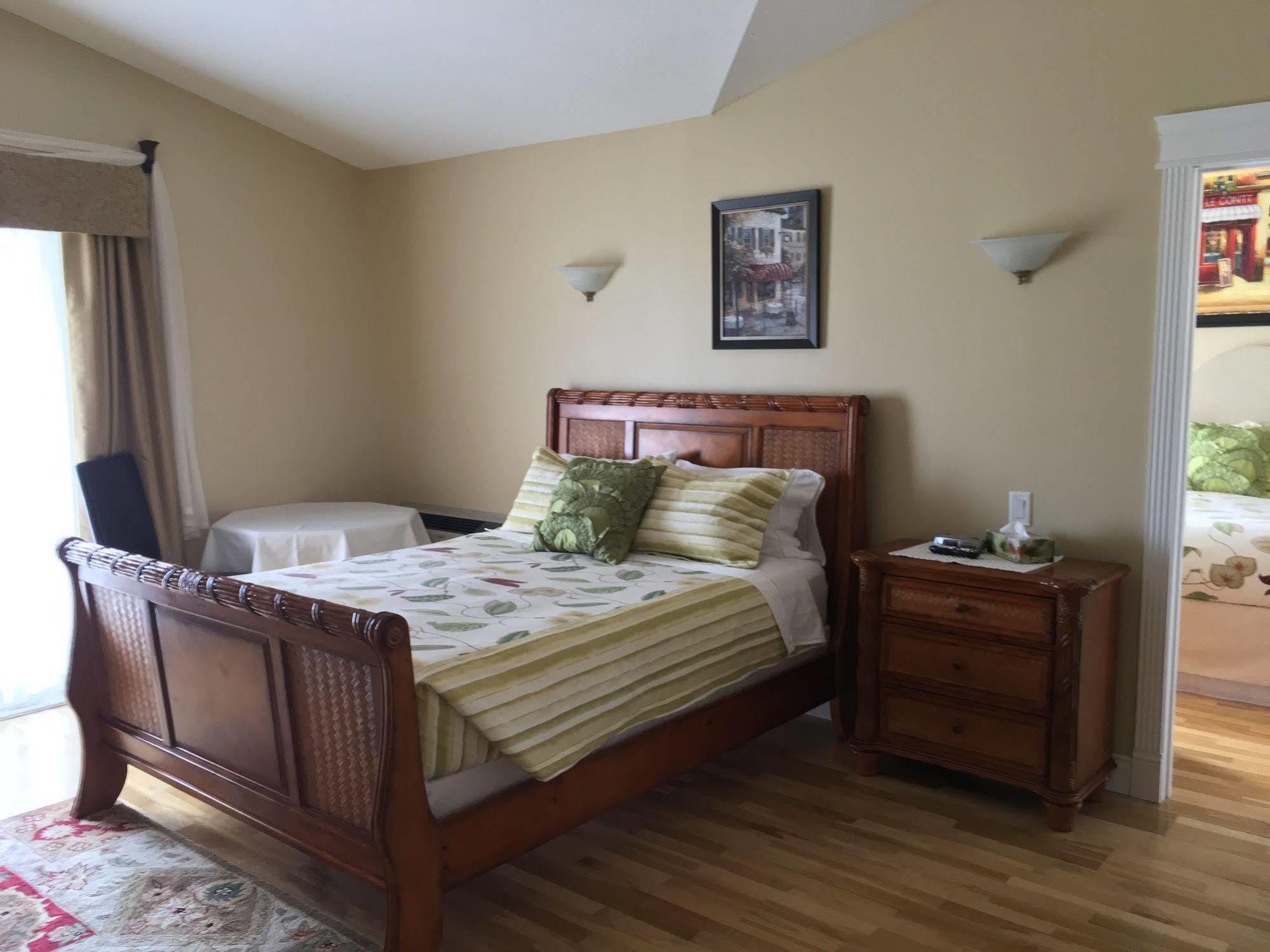 Lakeshore Inn Cold Lake 外观 照片